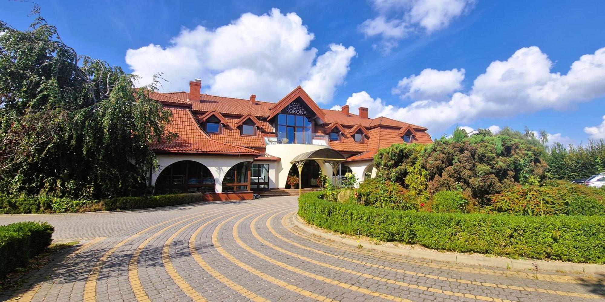 Hotel Korona Spa & Wellness Zemborzyce Dolne Exterior foto