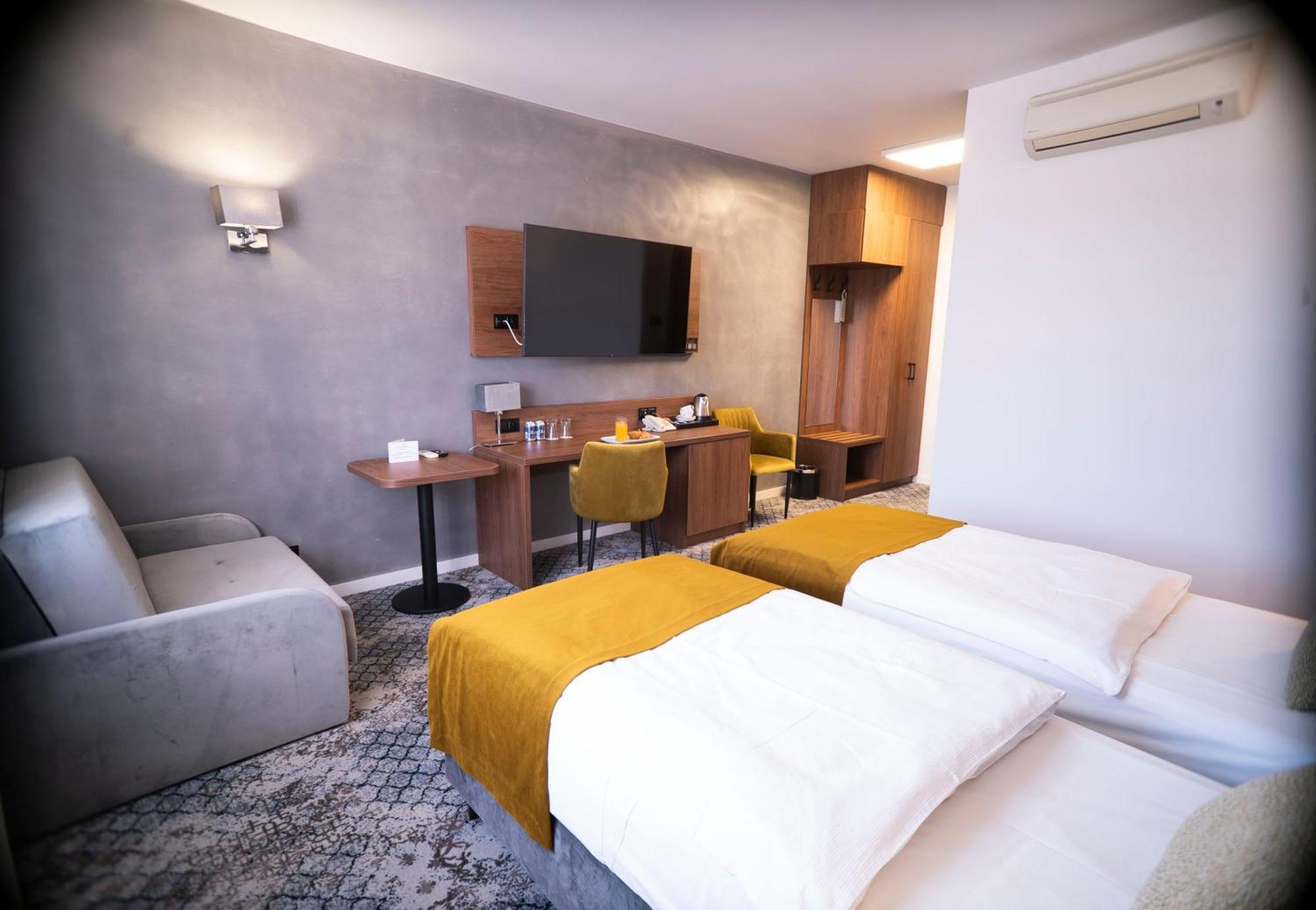 Hotel Korona Spa & Wellness Zemborzyce Dolne Exterior foto