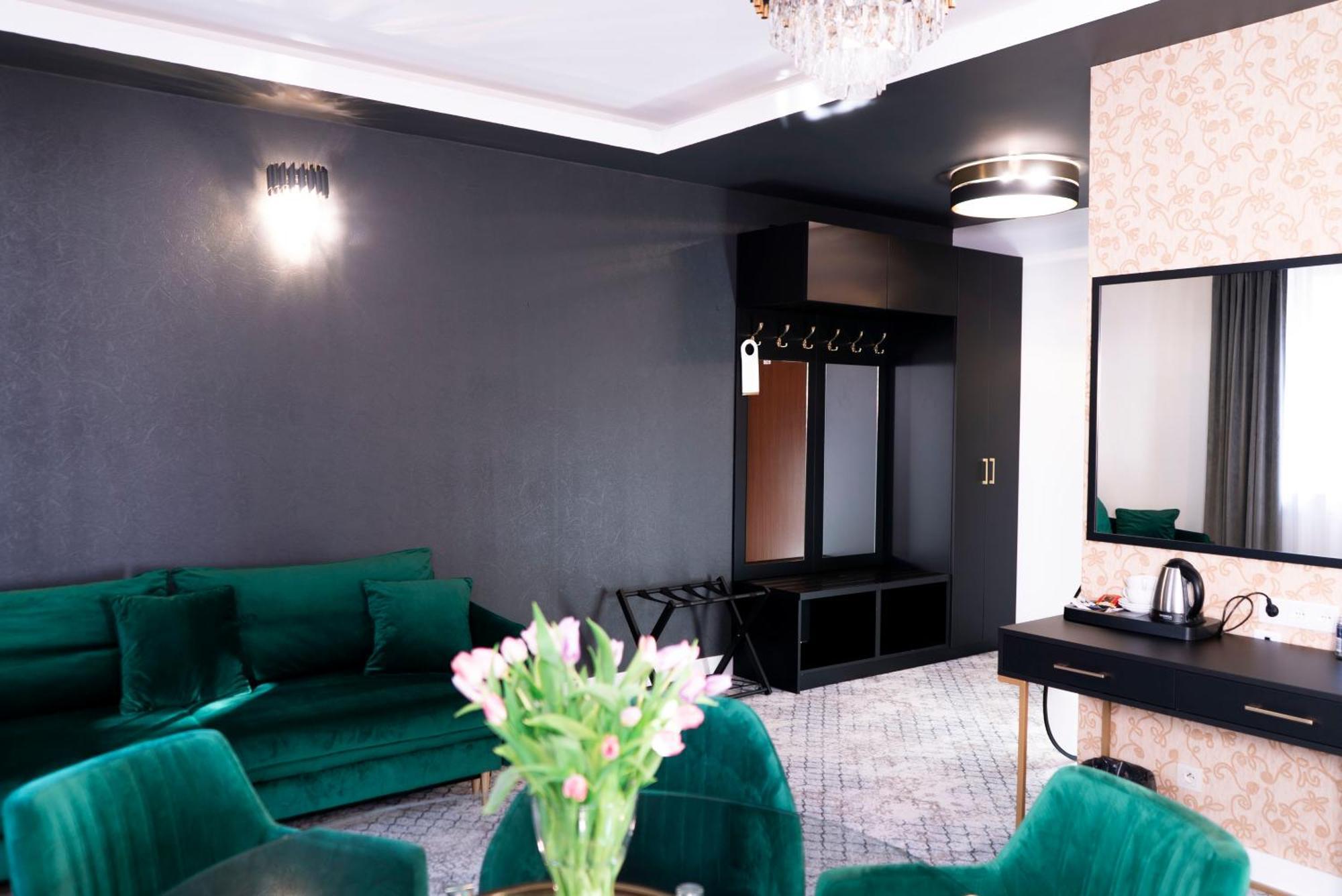 Hotel Korona Spa & Wellness Zemborzyce Dolne Exterior foto