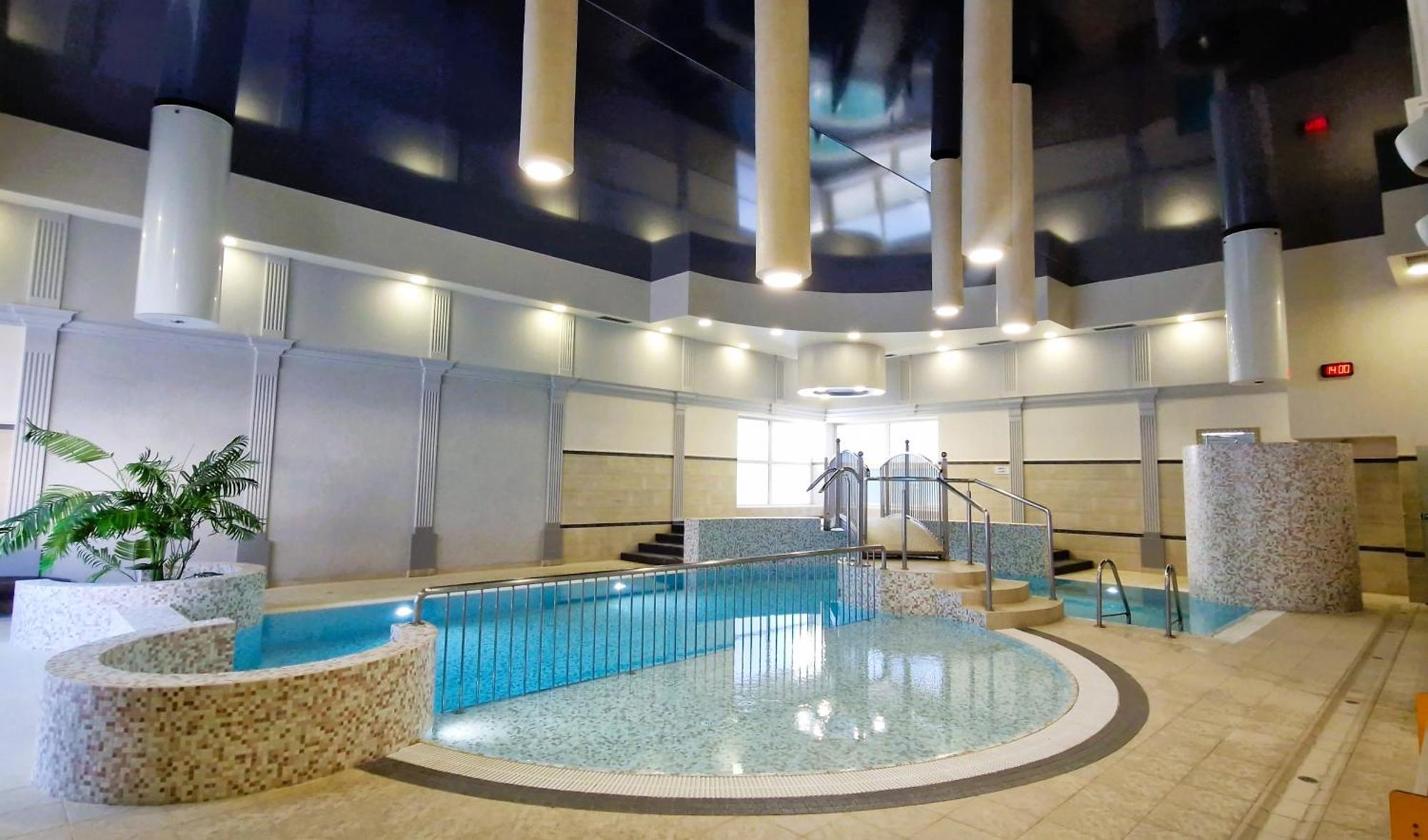 Hotel Korona Spa & Wellness Zemborzyce Dolne Exterior foto