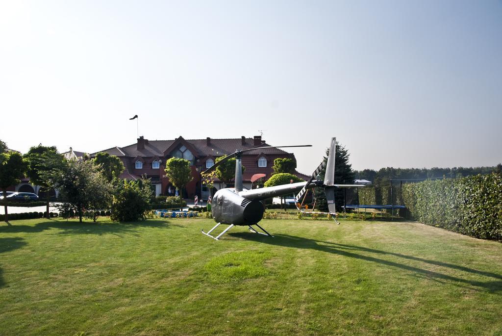 Hotel Korona Spa & Wellness Zemborzyce Dolne Exterior foto