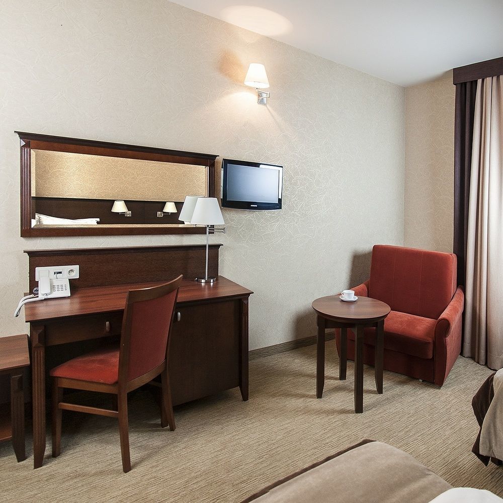 Hotel Korona Spa & Wellness Zemborzyce Dolne Exterior foto